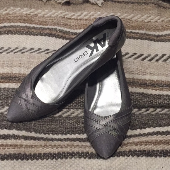 anne klein gray flats
